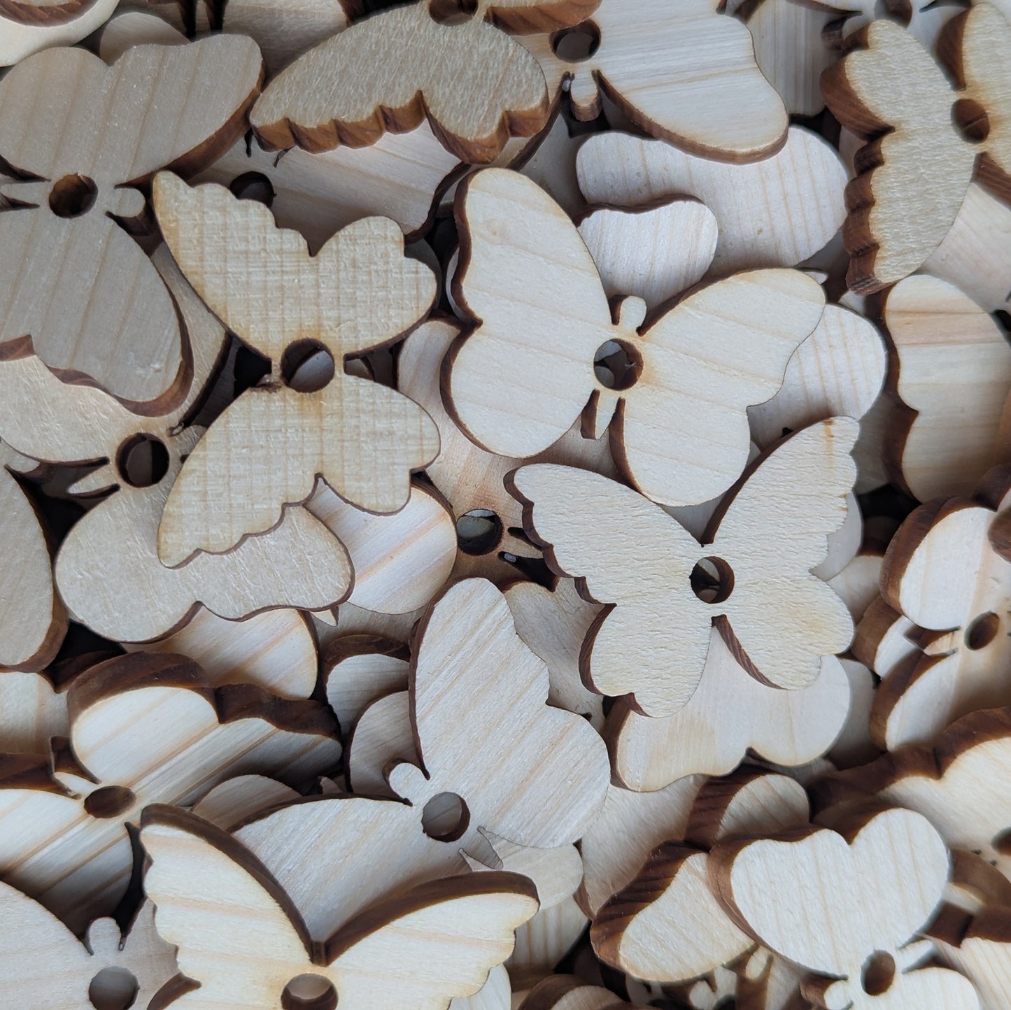 Small Pine Wood Butterflies – Colorful Toy Parts for Birds & Small Pets